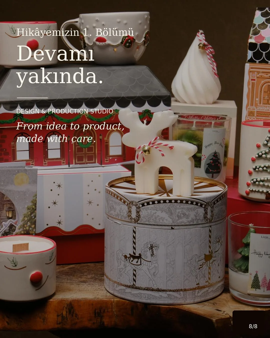 Yılbaşı koleksiyonu ürünleri ve desenli hediye kutuları bir arada